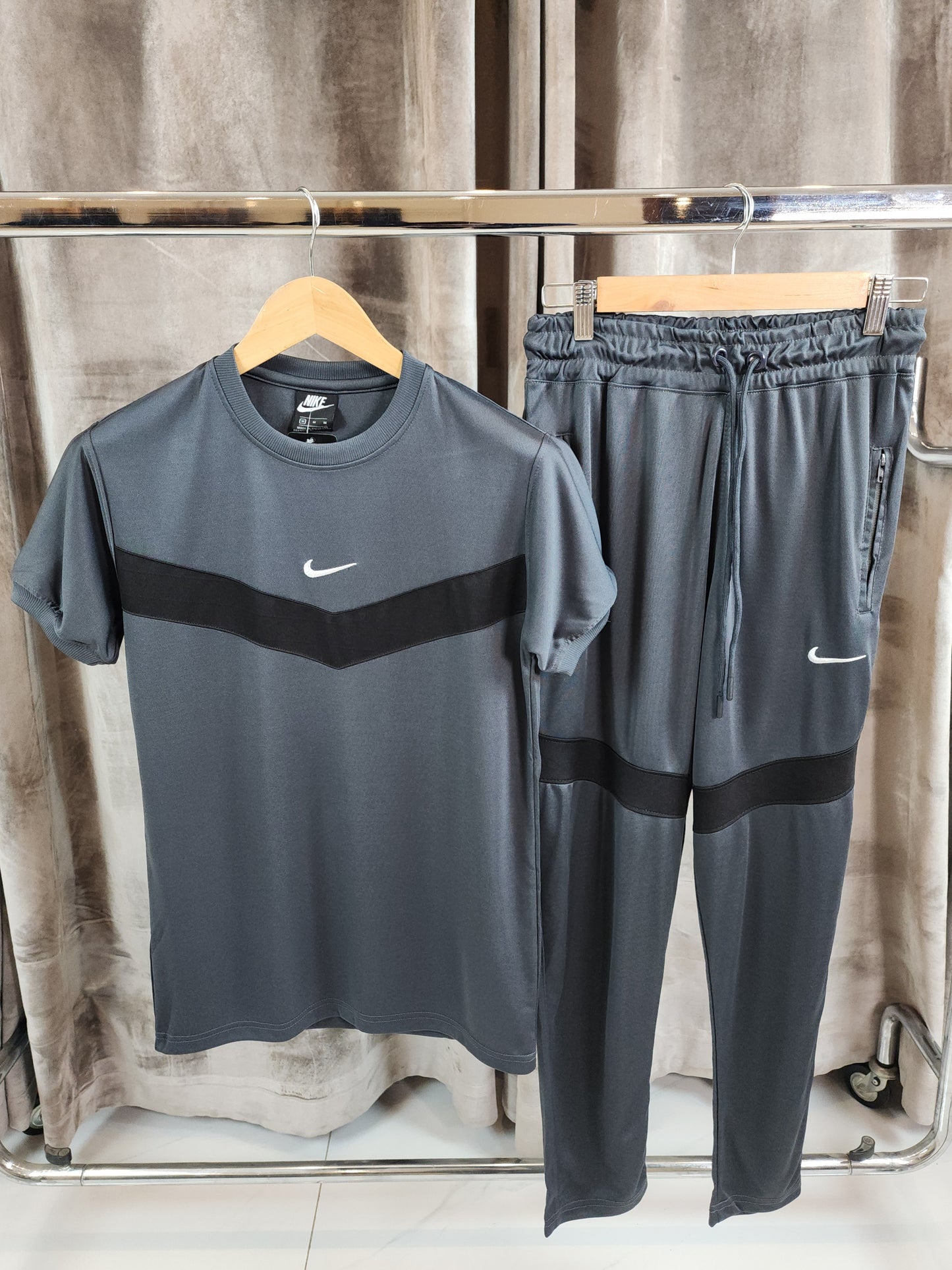 Panel signature Nik tracksuit