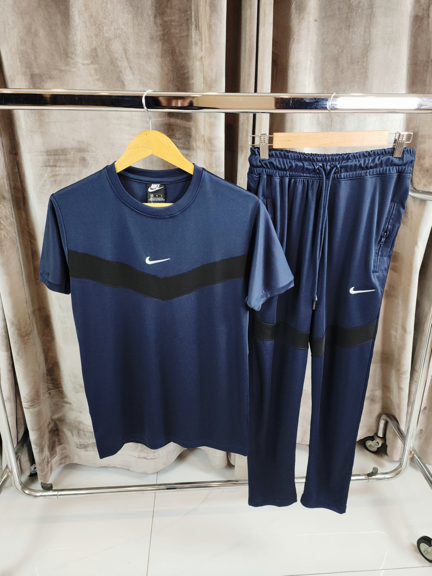 Panel signature Nik tracksuit